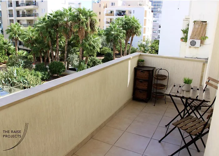 Raise Urban Escape 아파트 레메소스